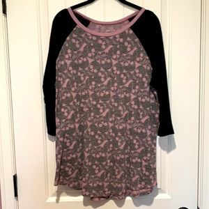 Torrid 3/4 sleeve raglan tee with skull print- super soft!